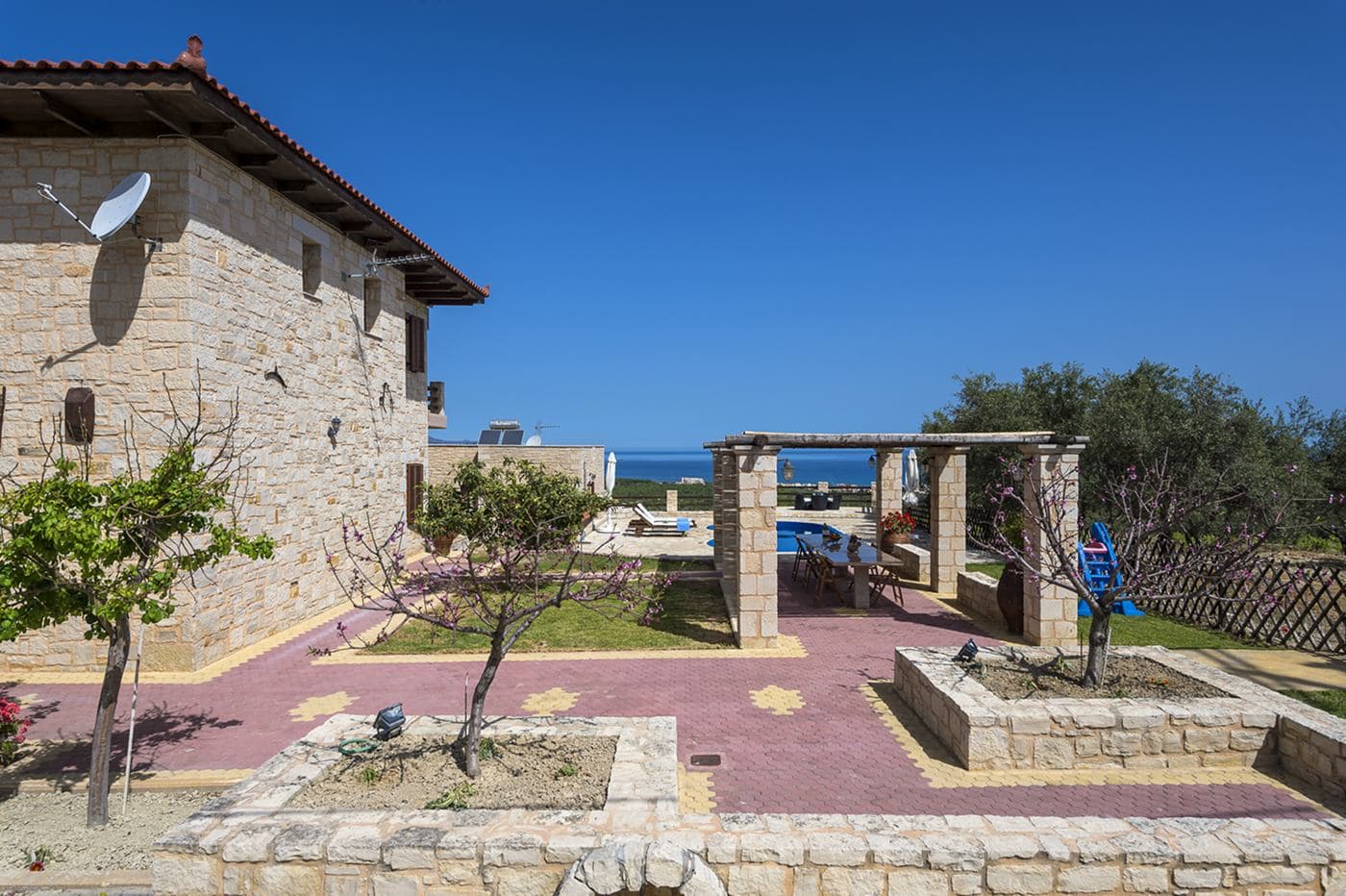 Villa photo 2