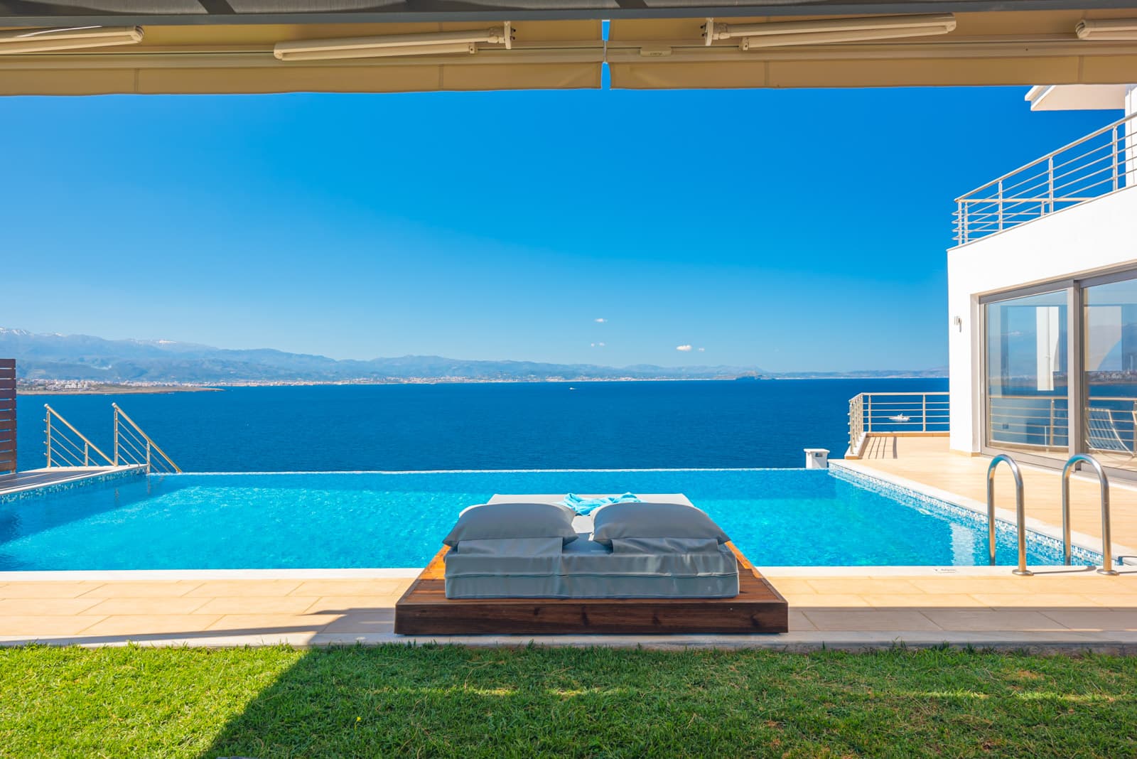 Villa photo 3
