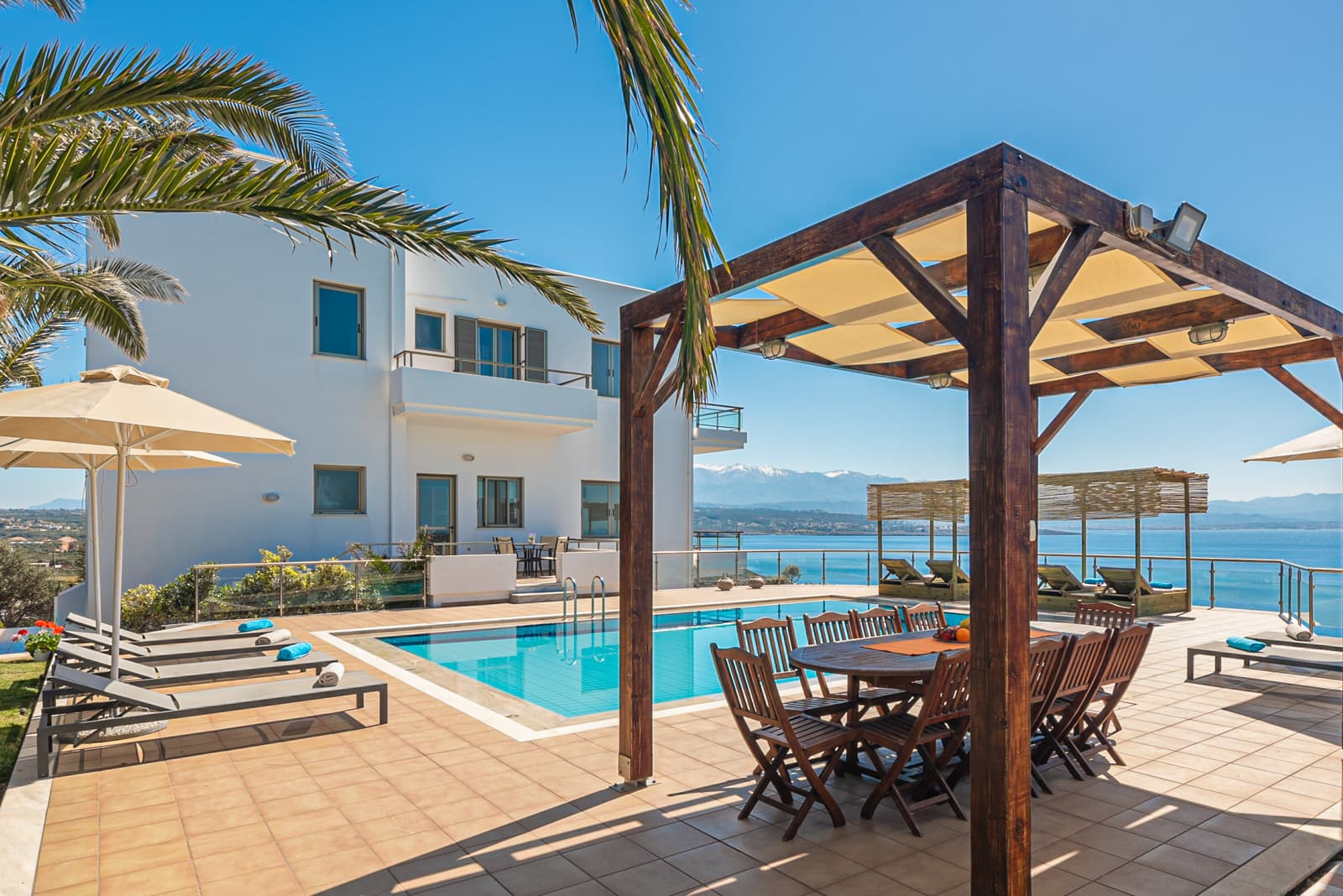 Villa photo 2