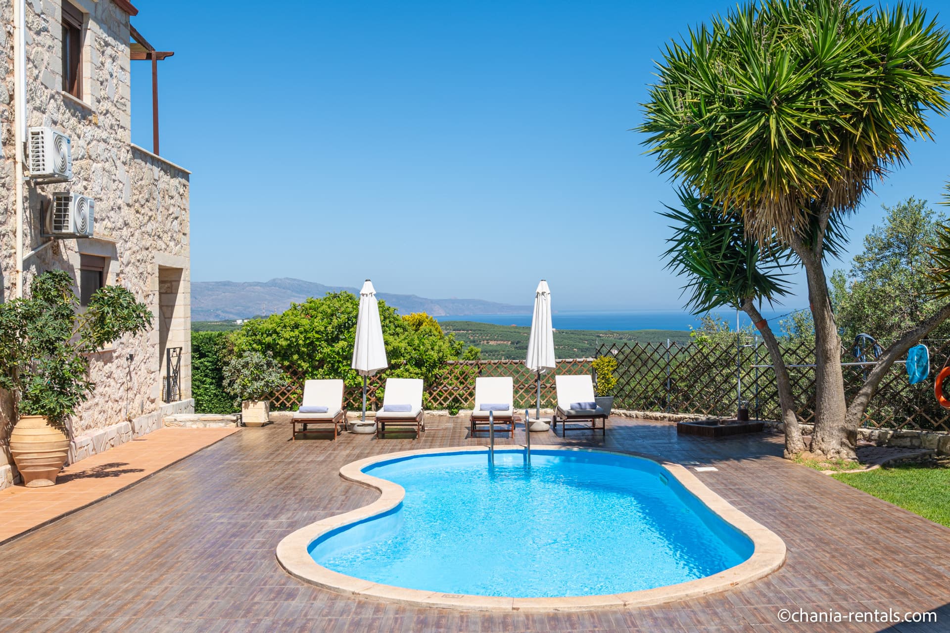 Villa photo 2