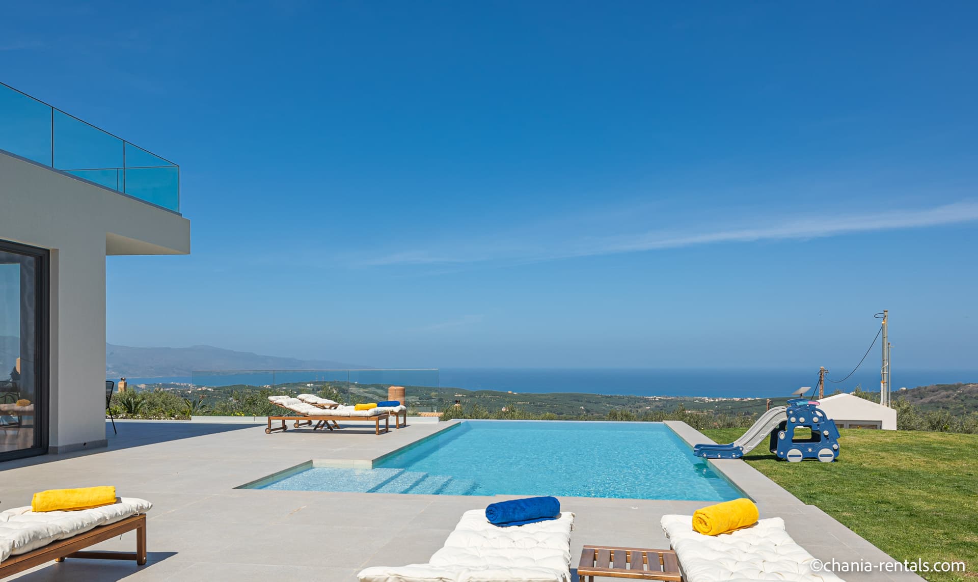 Villa photo 2