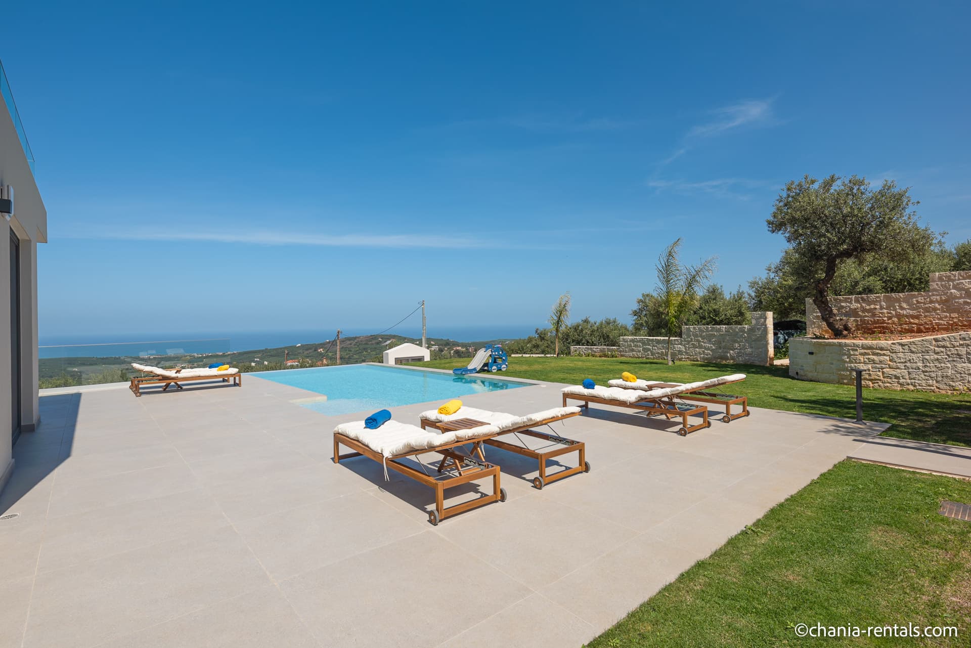 Villa photo 3