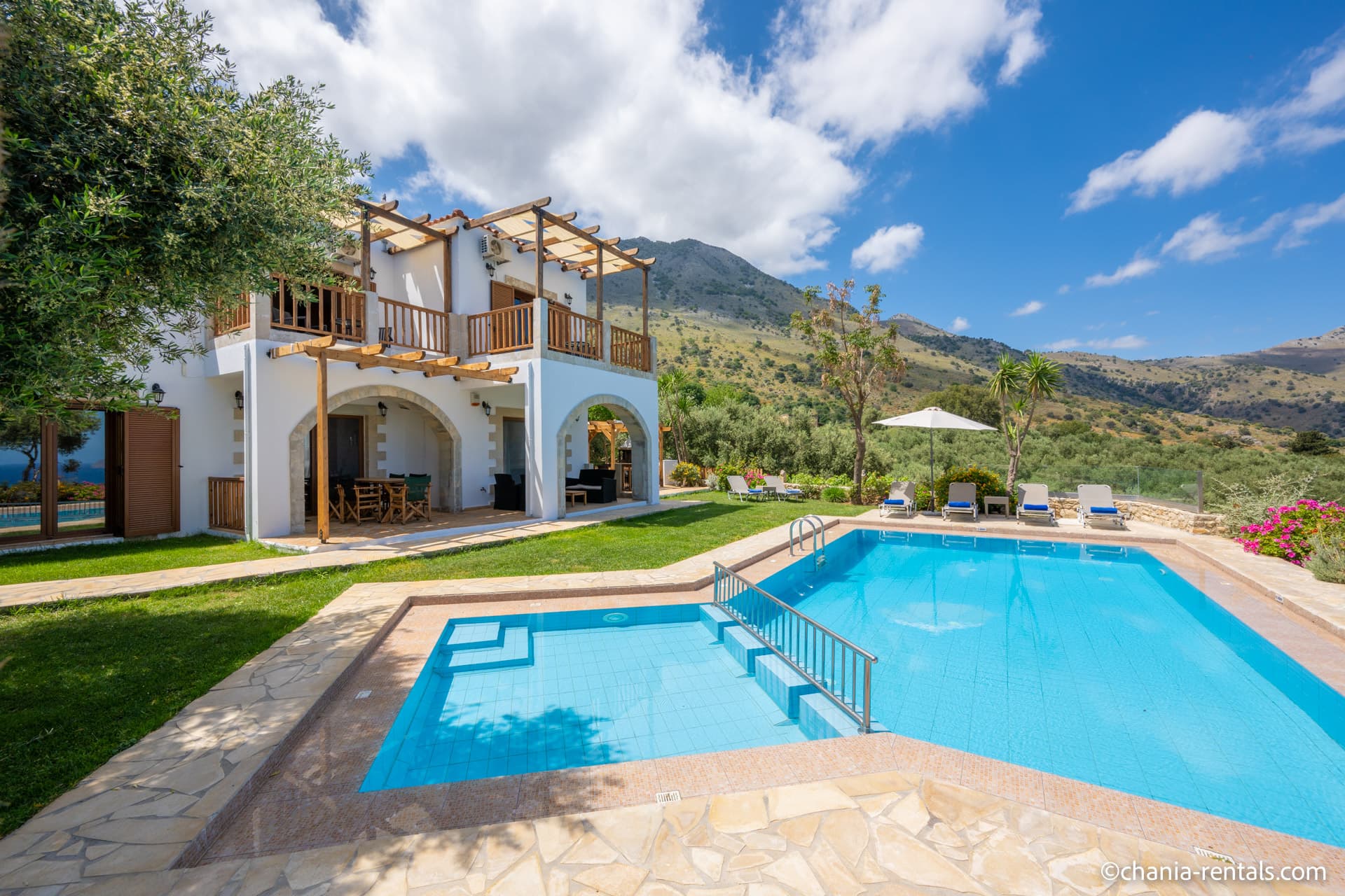 Villa photo 2